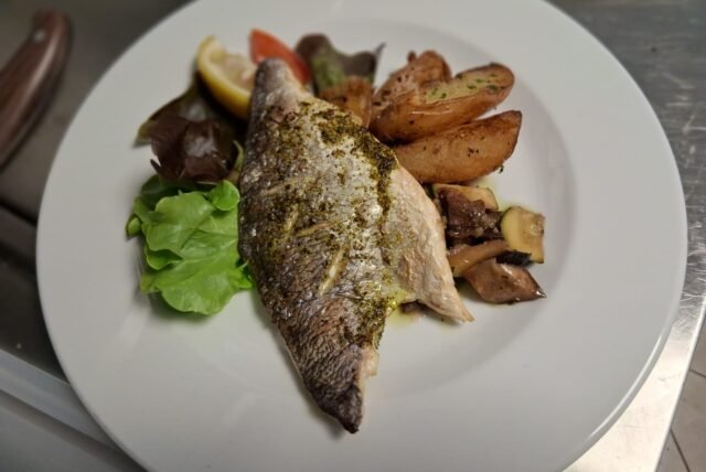 Poisson entier, fish and chips, burger, Le Bistrot Alexis à Villieu-Loyes-Mollon