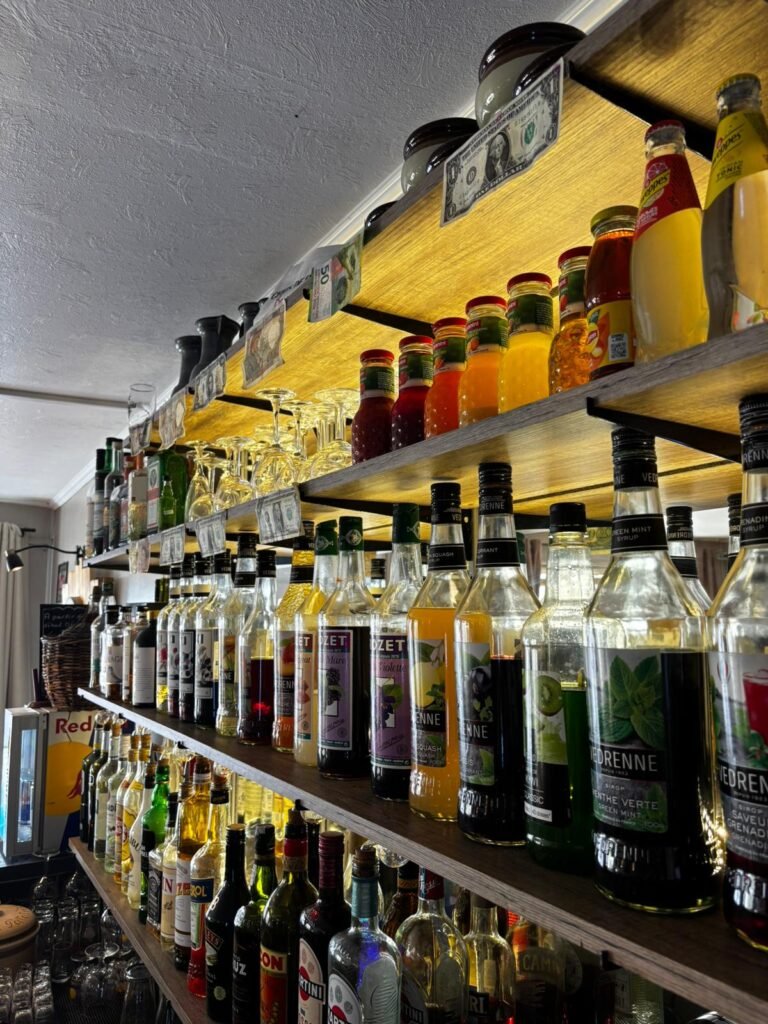 Le bar, Le Bistrot Alexis à Villieu-Loyes-Mollon